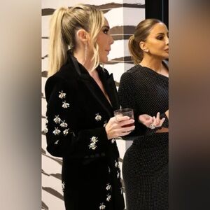MARYSOL PATTON OF RHOM SARAH ASHLEY  BLACK VELVET TUXEDO EMBELLISHED BEE BLAZER